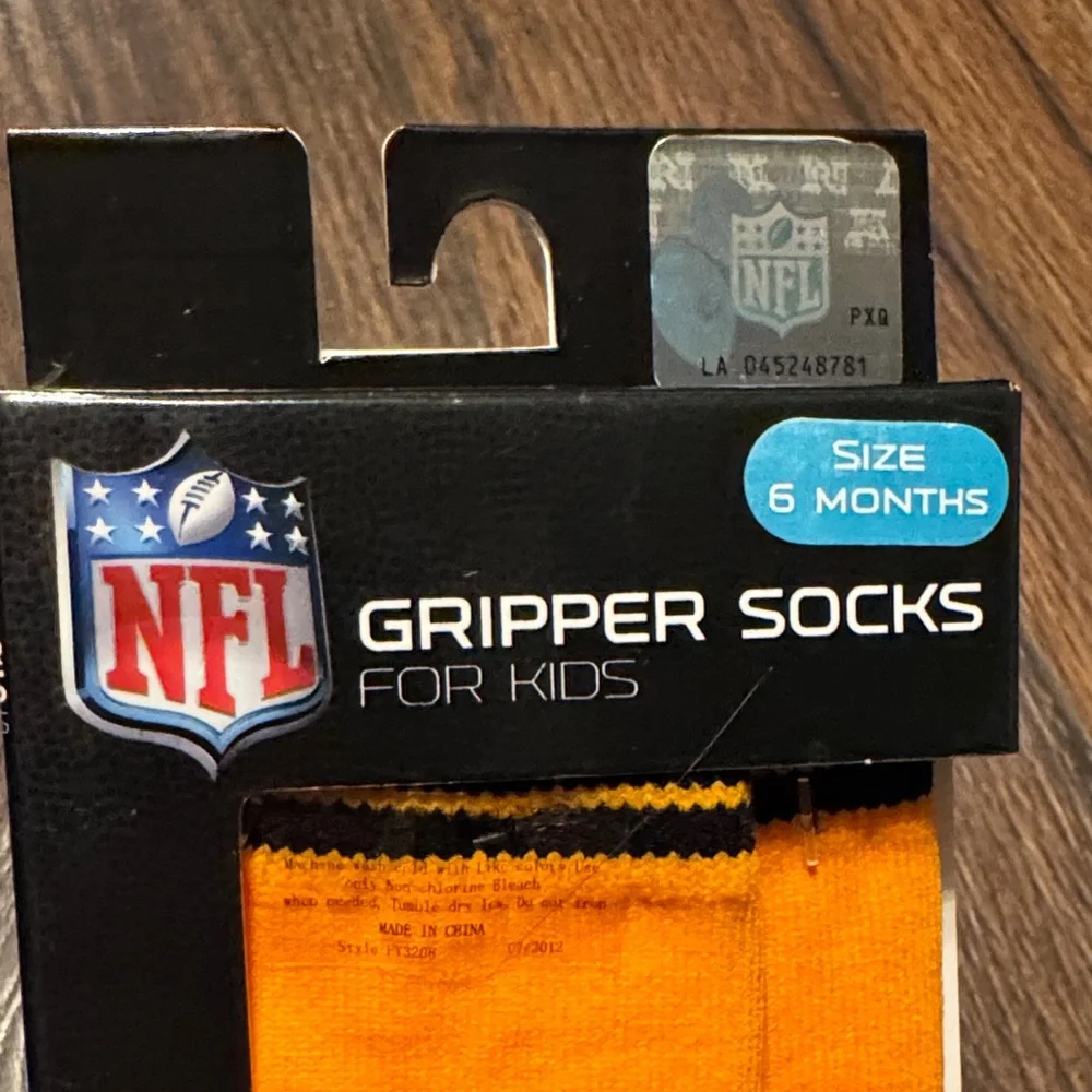 NFL Steelers Kids Gripper Socks in Yellow and Black - Size 6 Months